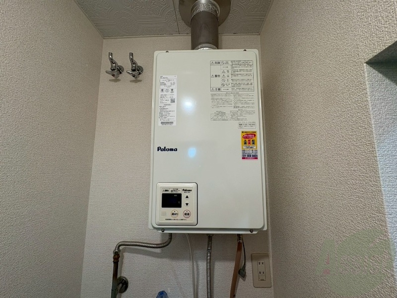 その他設備　給湯器です。操作しやすいパネルになってます。