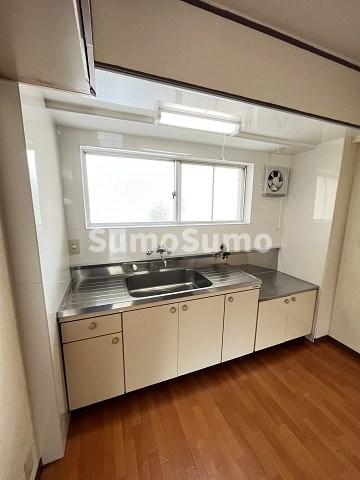 キッチン　コンパクトなキッチンで掃除もラクラク