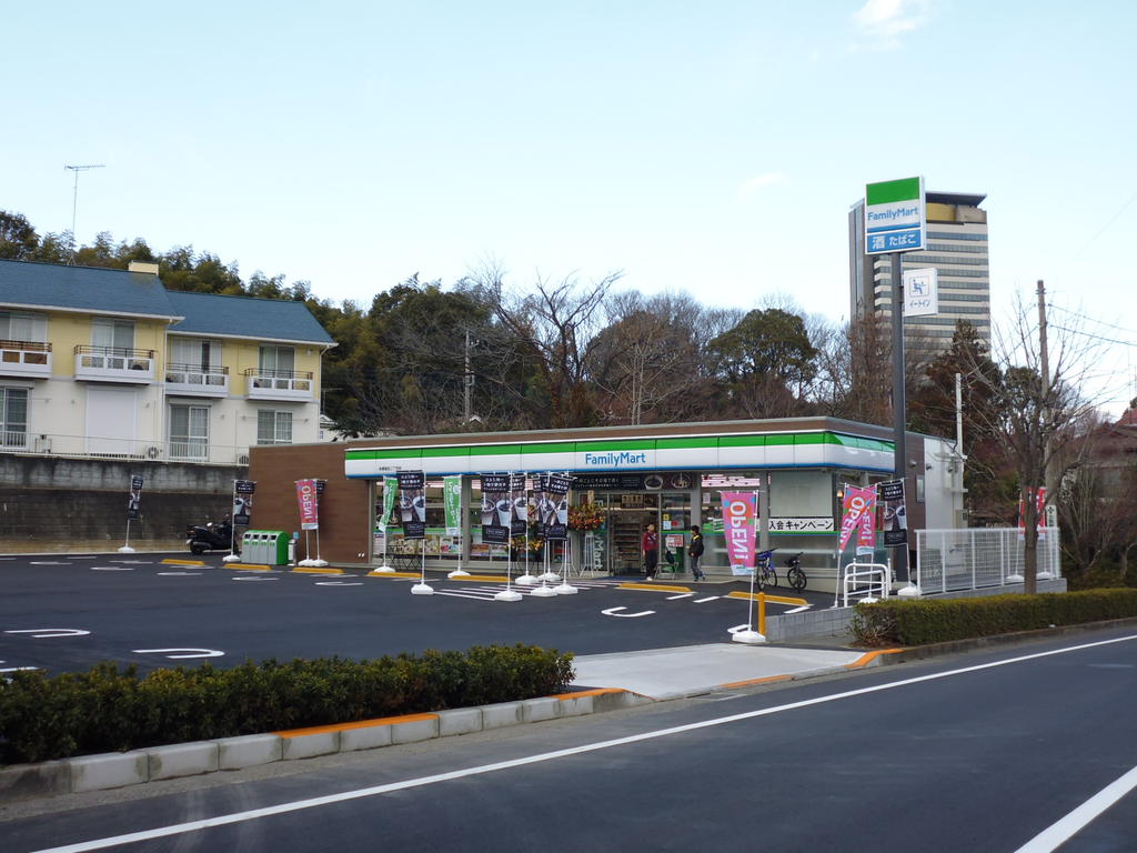 コンビニ　ファミリーマート多摩落合二丁目店（コンビニ）まで500m