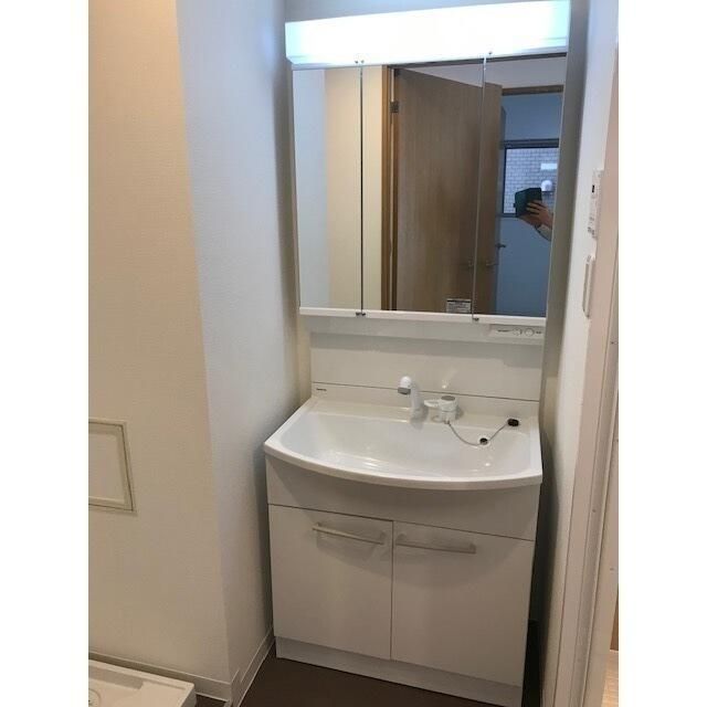 洗面設備　スペースが確保できる洗面所です