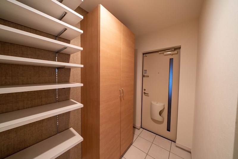 玄関　※同物件別部屋参考画像