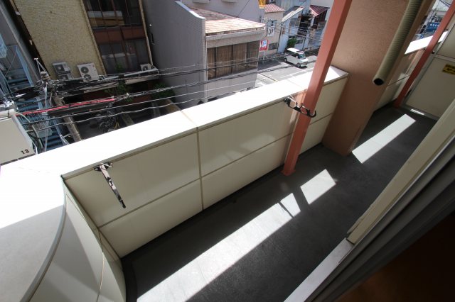 バルコニー　同物件別号室の写真です。