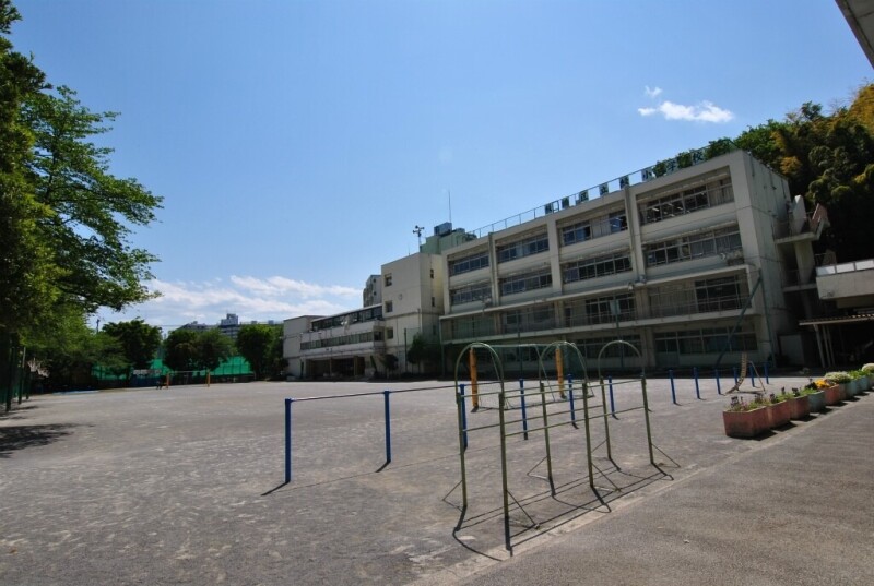 小学校　緑小学校（小学校）まで745m