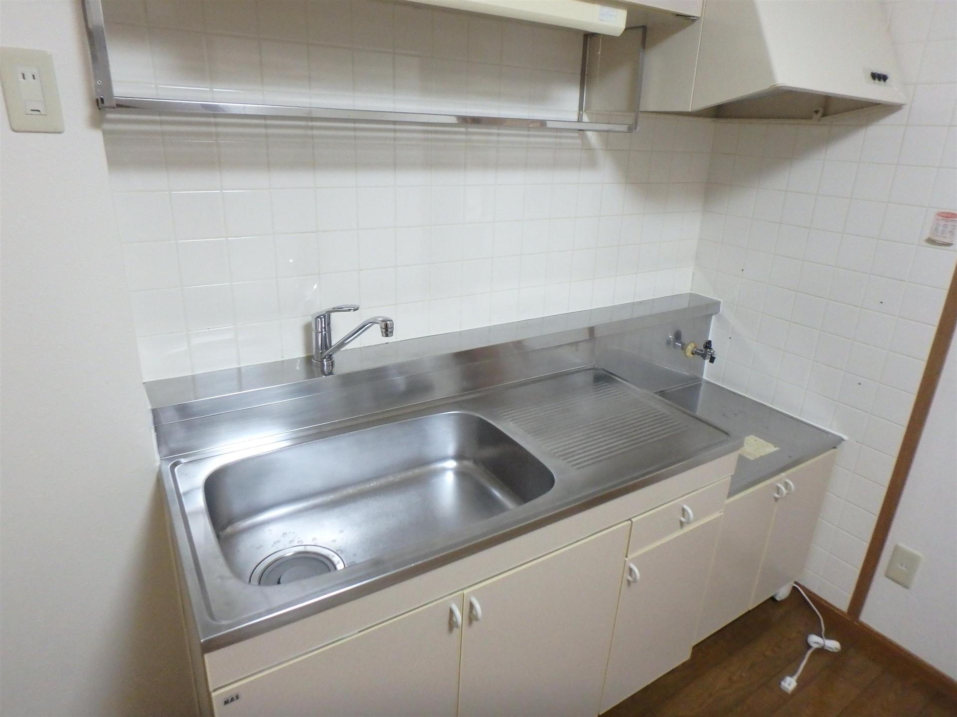 キッチン　２口ガスコンロ設置可。まな板スペースも広々☆