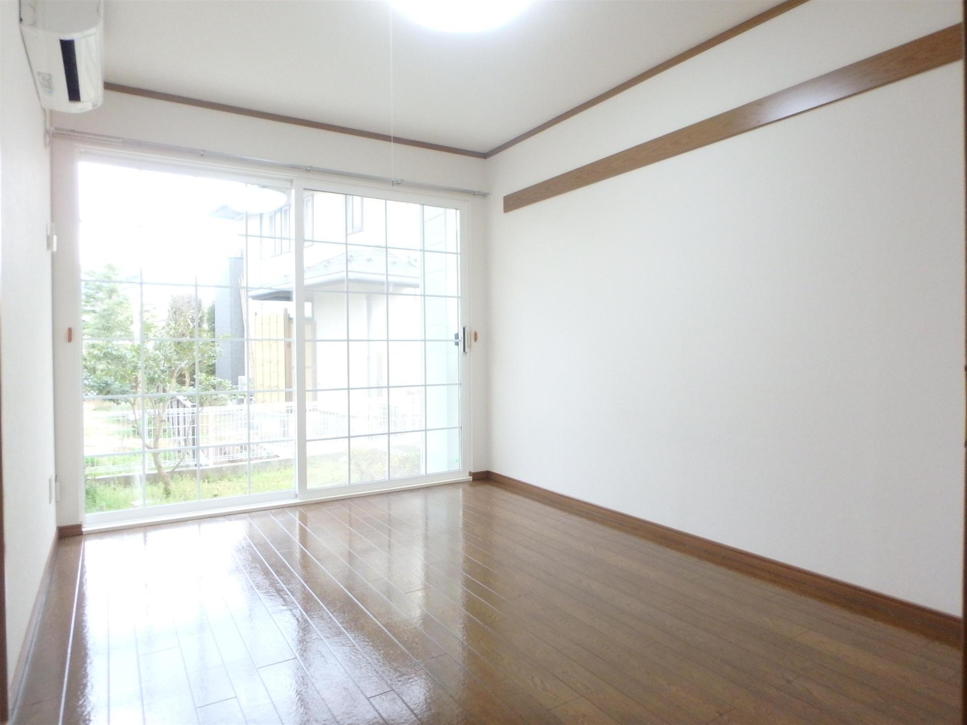 居室・リビング　洋室６帖。エアコン付のお部屋です。