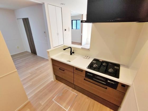 キッチン　システムキッチン３口グリル付で毎日のお料理に重宝します♪