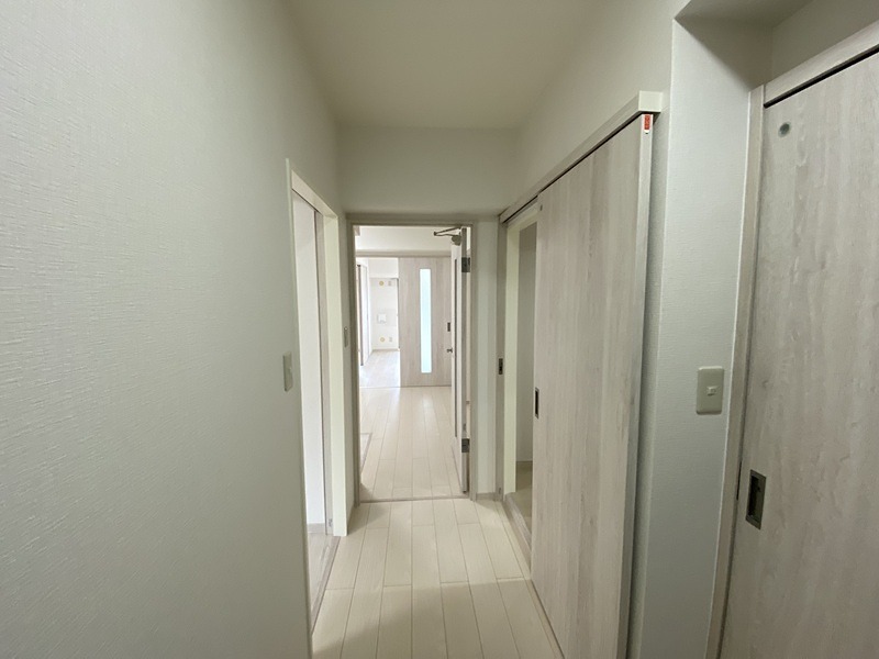 玄関　同建物の別部屋の写真です。