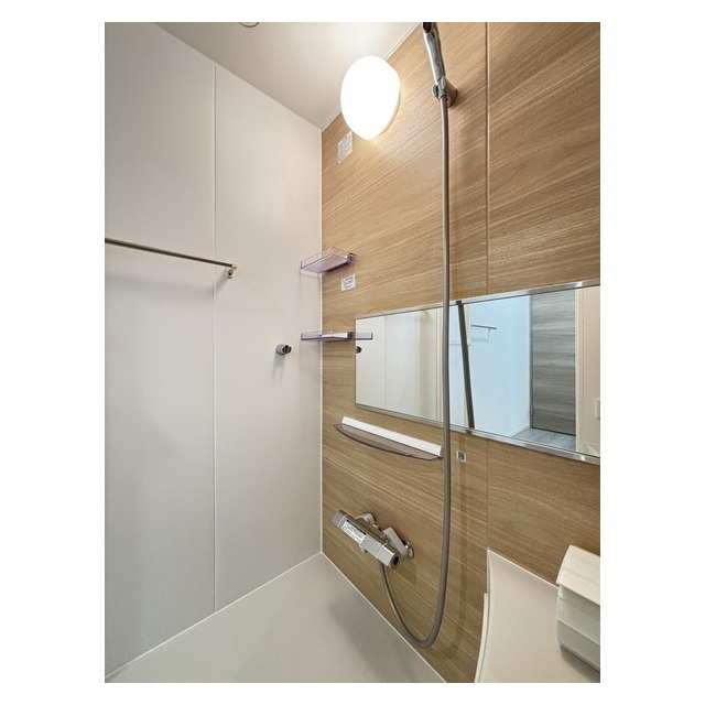 バス・シャワールーム　ワイドミラー＋便利な物置ラック付き☆