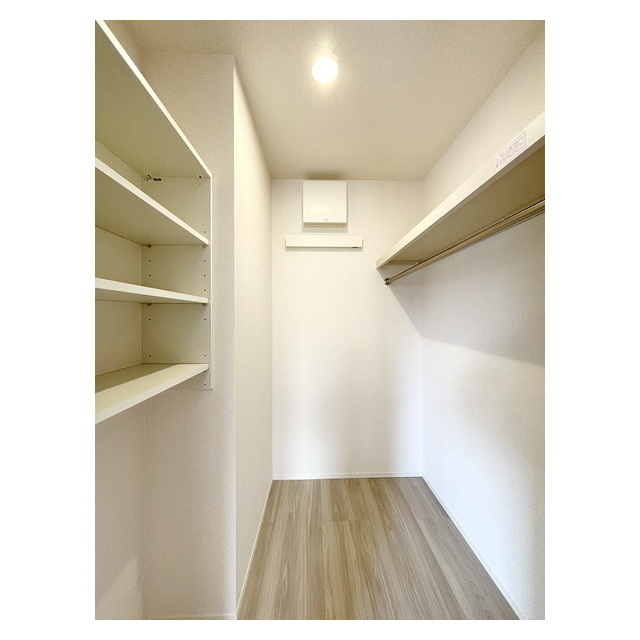 収納　広々ウォークインクローゼット