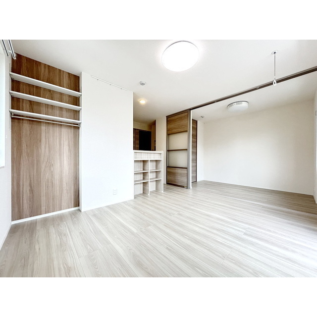 居室・リビング　広々リビングで家具家電の配置も自由自在☆