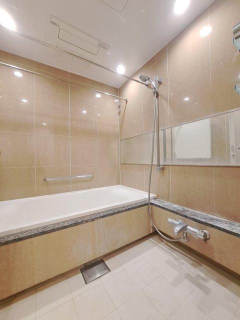 バス・シャワールーム　追焚機能・浴室暖房乾燥機