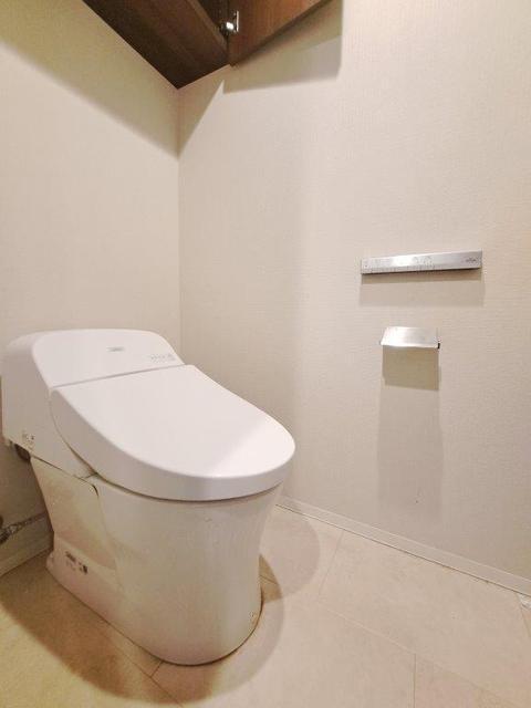 トイレ　温水洗浄暖房便座