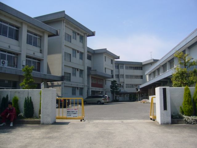 中学校　市立鼓ヶ浦中学校（中学校）まで1300m