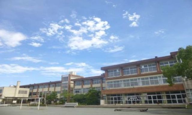 小学校　小田原市立下中小学校（小学校）まで1726m