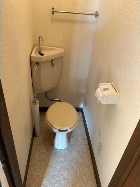 トイレ　弊社ではウォシュレットの取付もお手頃価格で承っております♪