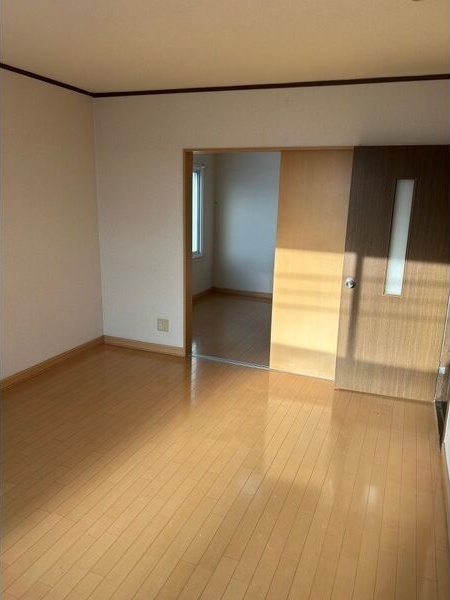 居室・リビング　明るいリビングで気持ちも明るくなりますね♪