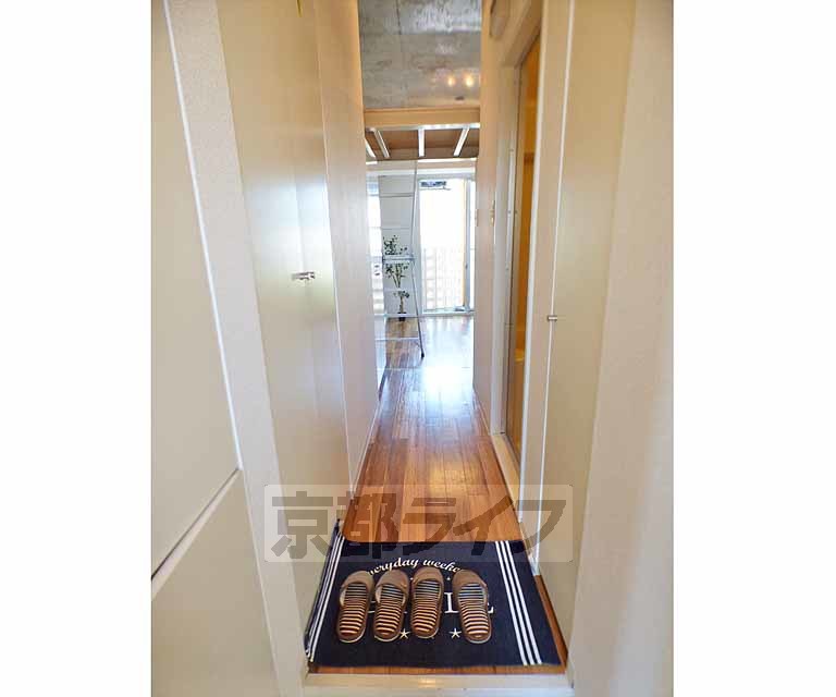 その他部屋・スペース　玄関からみた室内です。