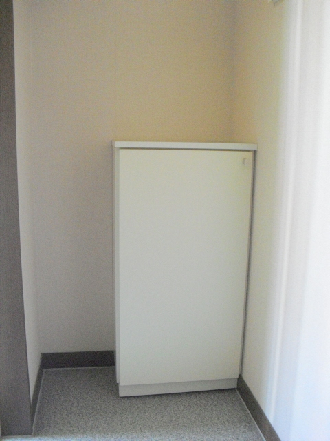 玄関　玄関にはシューズボックスあり