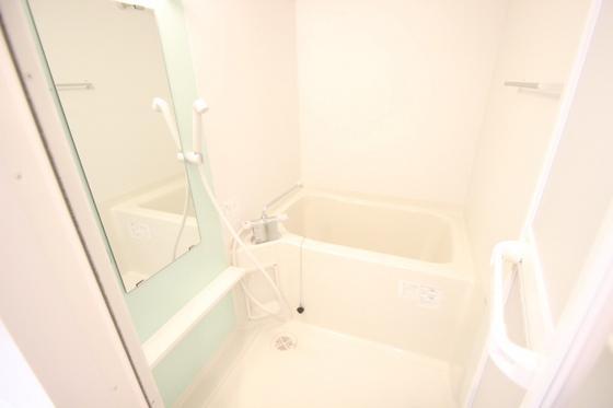 バス・シャワールーム　※別部屋の写真です