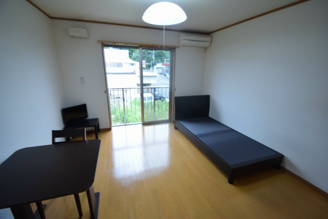 居室・リビング　家具家電付きの場合は、プラス3，400円