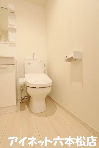 トイレ　ウォシュレット完備です。