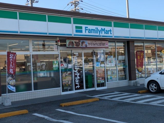 コンビニ　ファミリーマート 昭和国母店（コンビニ）まで680m