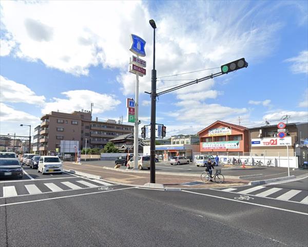 コンビニ　ローソン岡山津島南2丁目店（コンビニ）まで879m