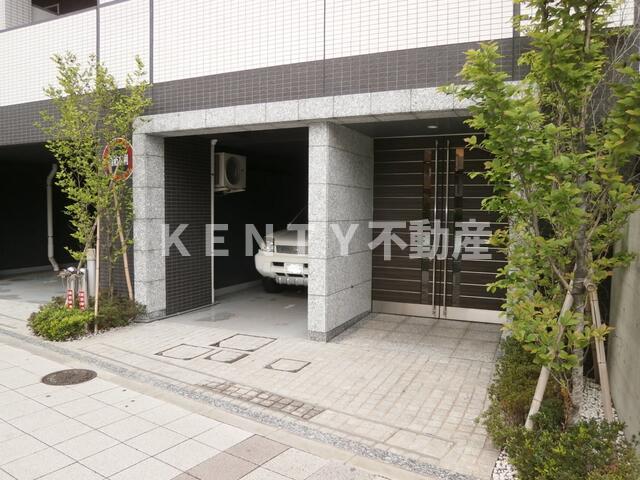 エントランス　落ち着いたエントランスです