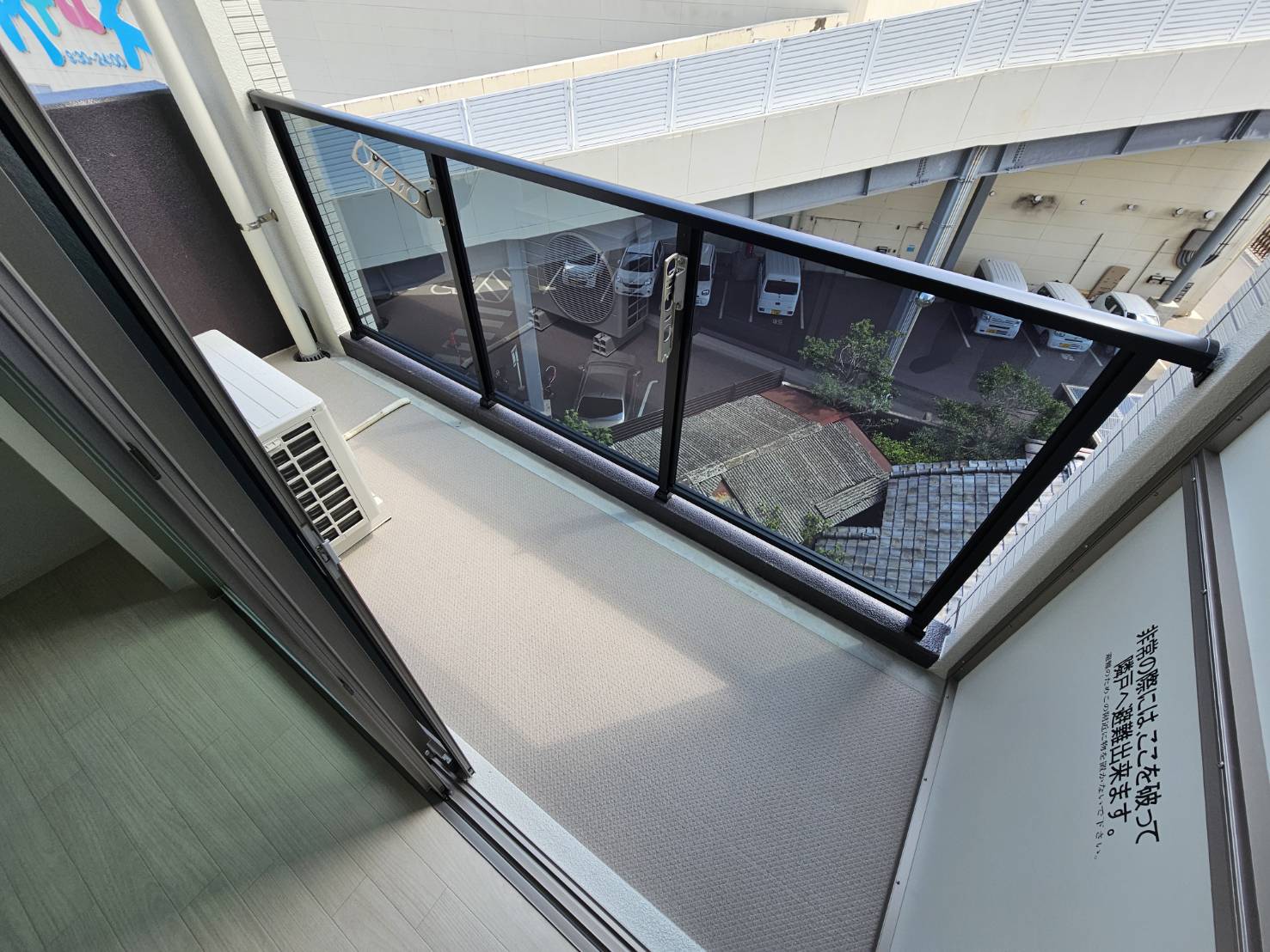 バルコニー　ゆったりめのバルコニー。