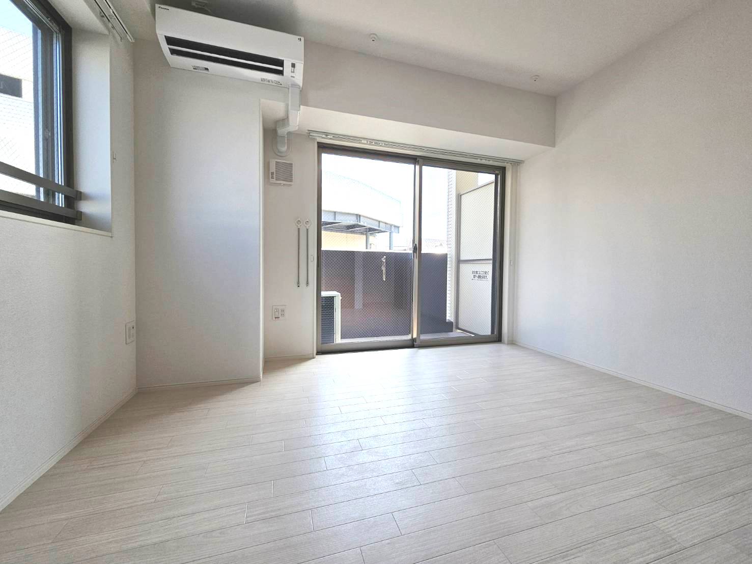 その他部屋・スペース　白基調の洋室。