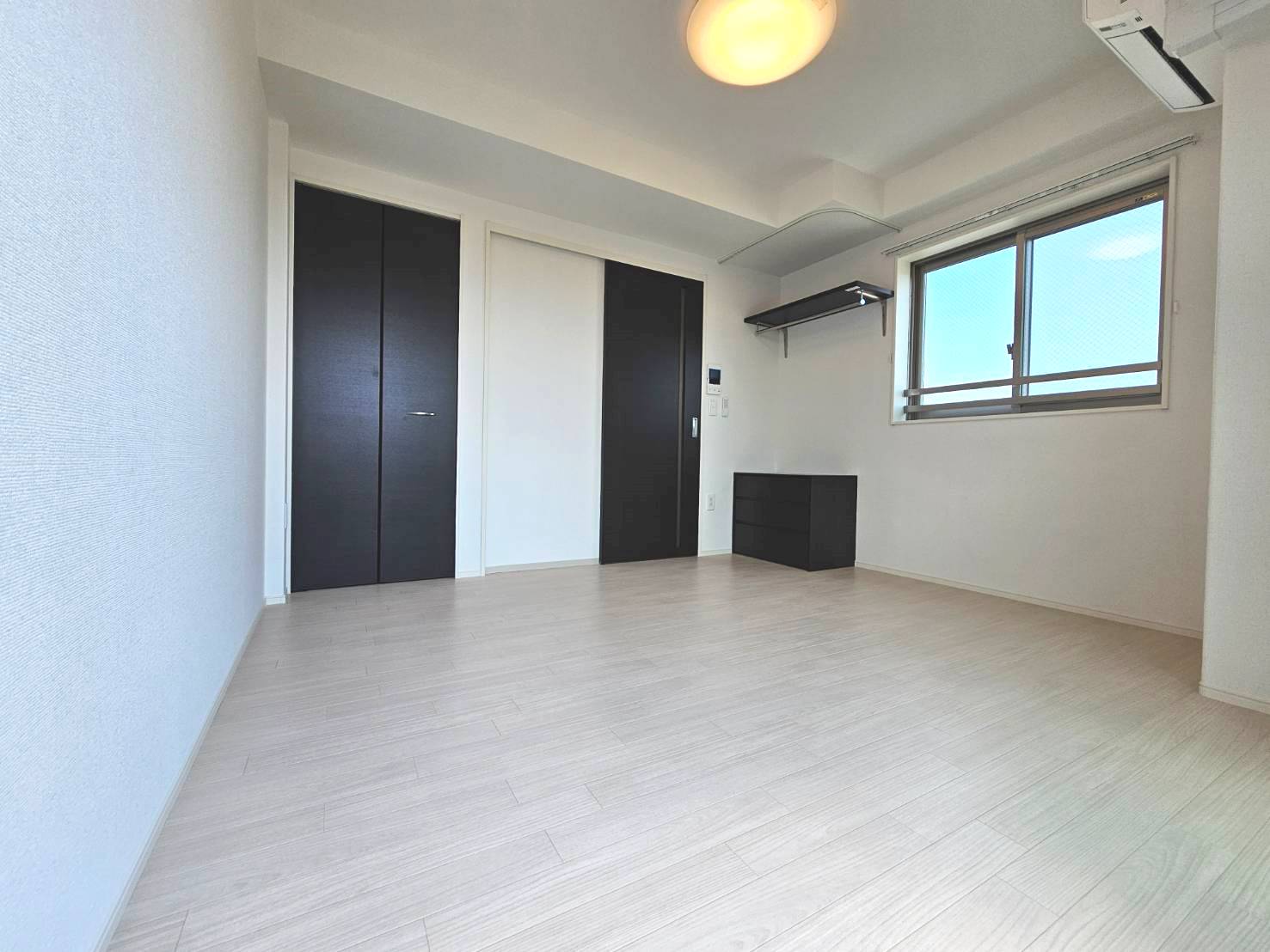 居室・リビング　2面採光の明るいお部屋です。