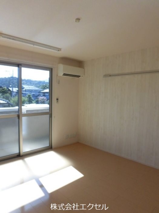 居室・リビング　同建物別室画像です