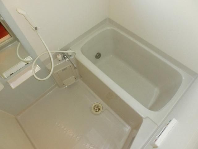 バス・シャワールーム　追い焚き機能、浴室乾燥機付きのバスルーム