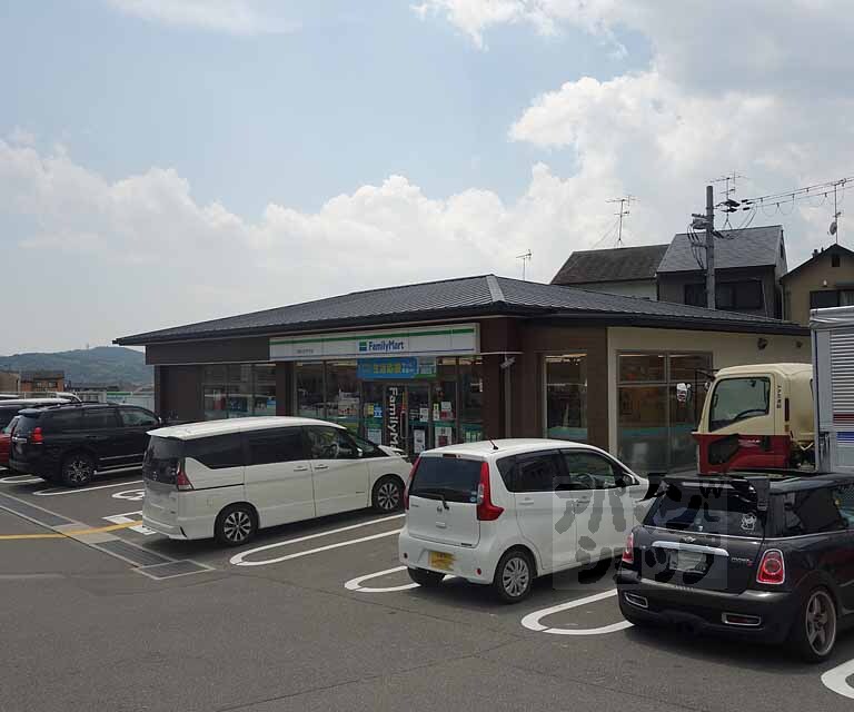 コンビニ　ファミリーマート京都山科大宅店（コンビニ）まで208m