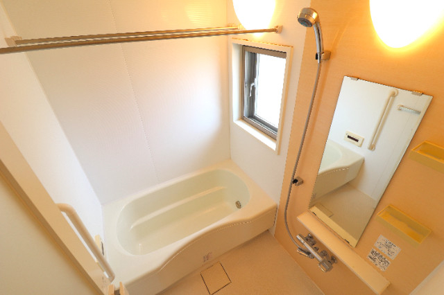 バス・シャワールーム　広々浴槽で疲れも吹っ飛ぶ