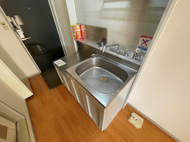 キッチン　※別号室の写真となります。