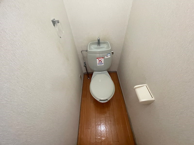 トイレ　※別号室の写真となります。