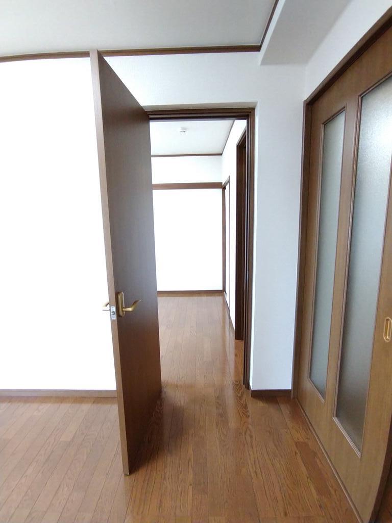 バルコニー　洋室間引戸