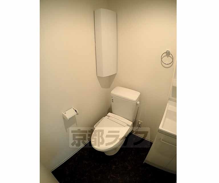 トイレ　ウォシュレット付いてます。