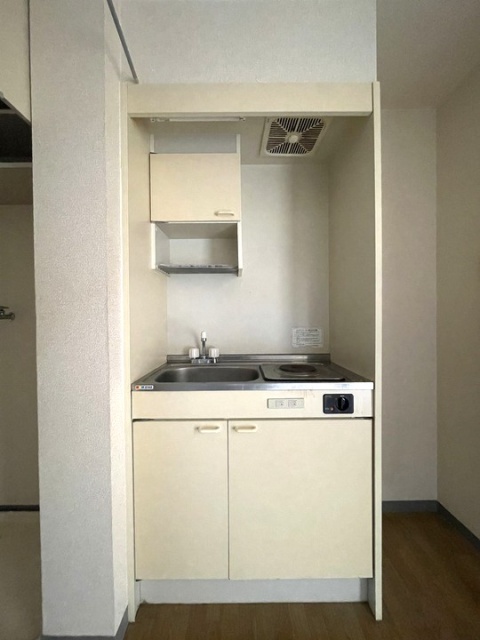 キッチン　別部屋写真になります。