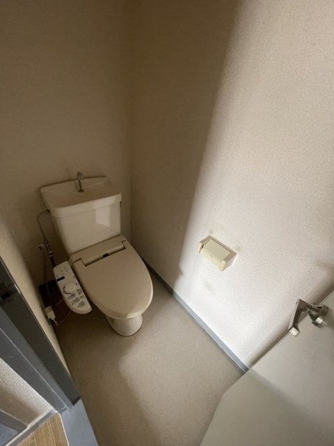 トイレ　別部屋写真になります。