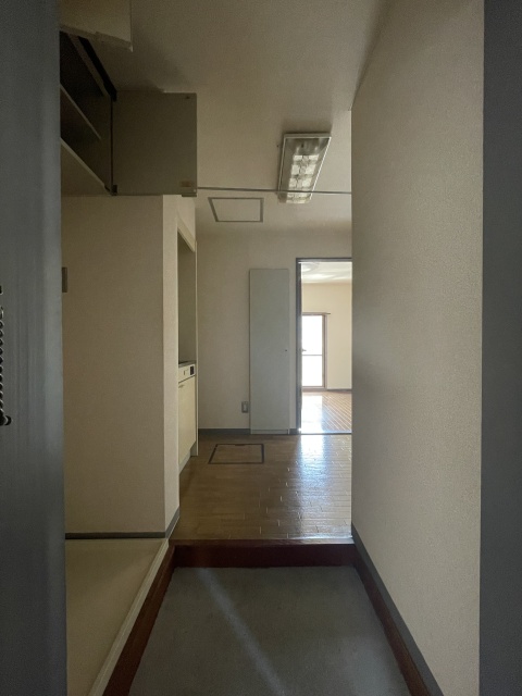 玄関　別部屋写真になります。