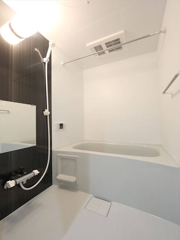 バス・シャワールーム　浴室暖房乾燥機付　追い焚き・オートバス機能付お風呂