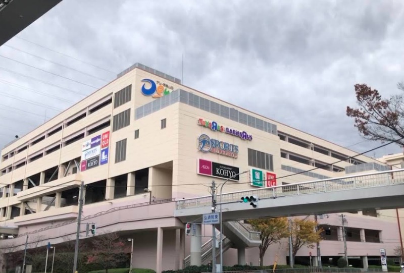 ショッピングセンター　Dew阪急山田（ショッピングセンター）まで686m