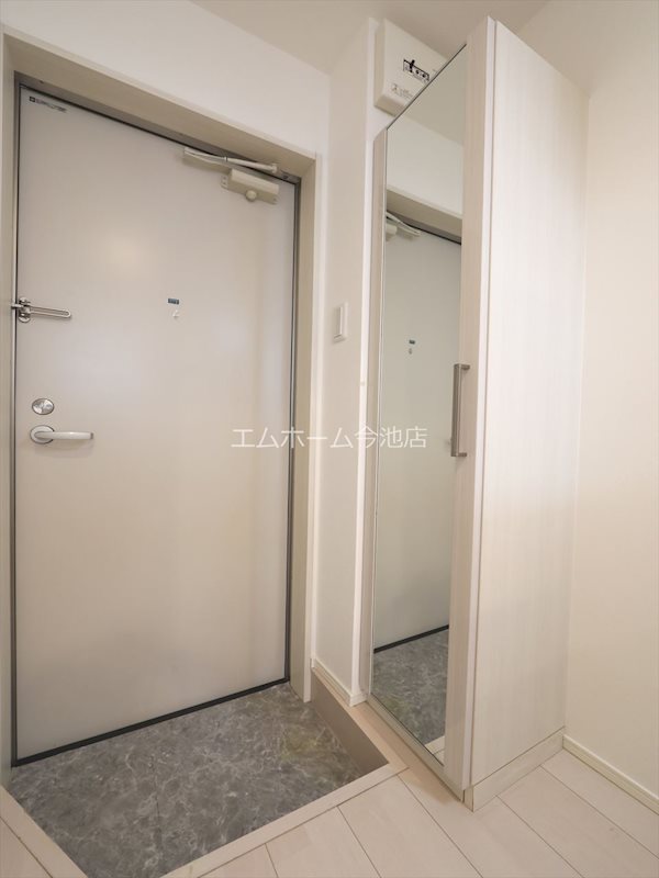 玄関　玄関　シューズボックス充実