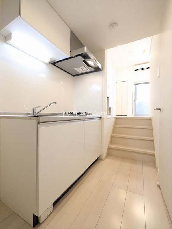 キッチン　システムキッチン（ガス2口コンロ付）