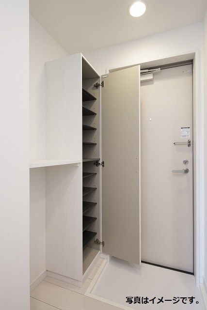 玄関　（写真は同管理会社イメージです。）