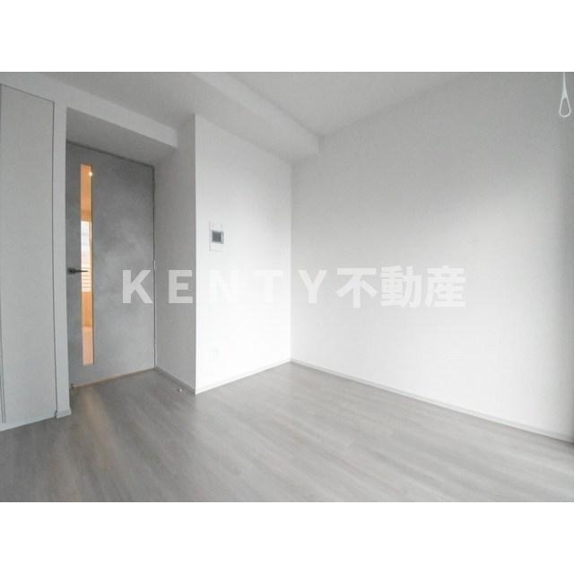 その他部屋・スペース　落ち着いた色調の寝室です