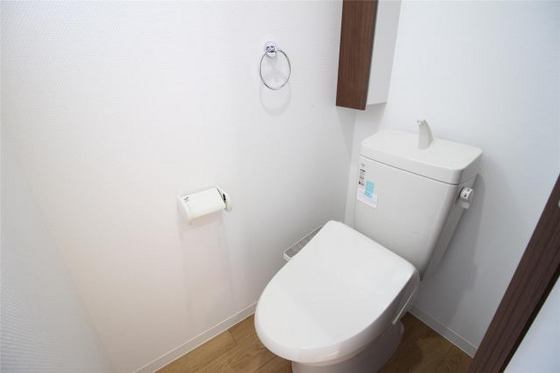 トイレ　※他号室の写真です