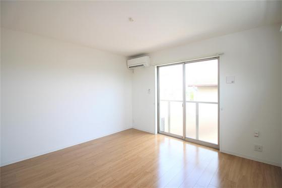 居室・リビング　※他号室の写真です